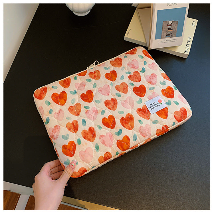Pochette ordinateur femme matelassée, imprimé cœurs ou fleurs