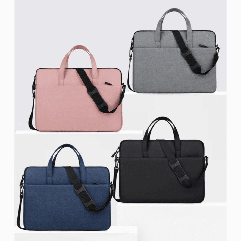 Une pochette ordinateur en polyester déclinée en quatre modèles