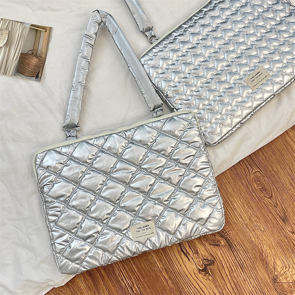 Pochette ordinateur argent métallisé, losanges ou cœurs matelassés