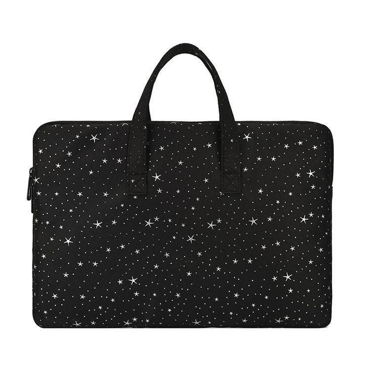 Une pochette ordinateur semée d'étoiles argentées