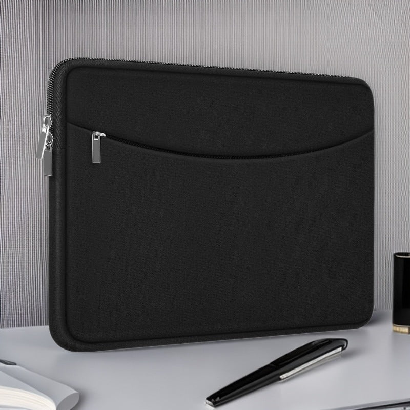 Une pochette ordinateur en tissu avec poche zippée