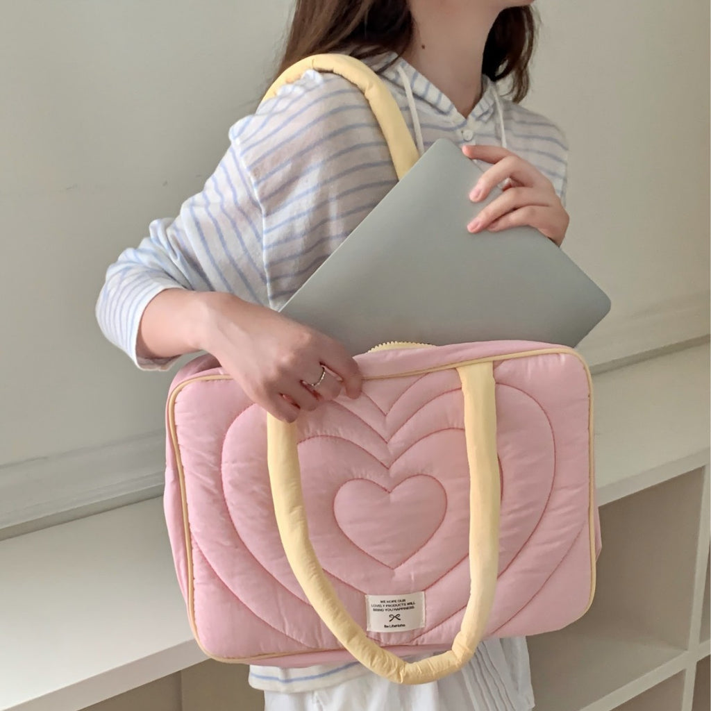 Pochette ordinateur femme à cœur matelassé, anses contrastées