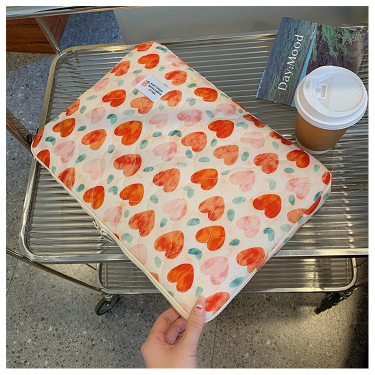Pochette ordinateur femme matelassée, imprimé cœurs ou fleurs