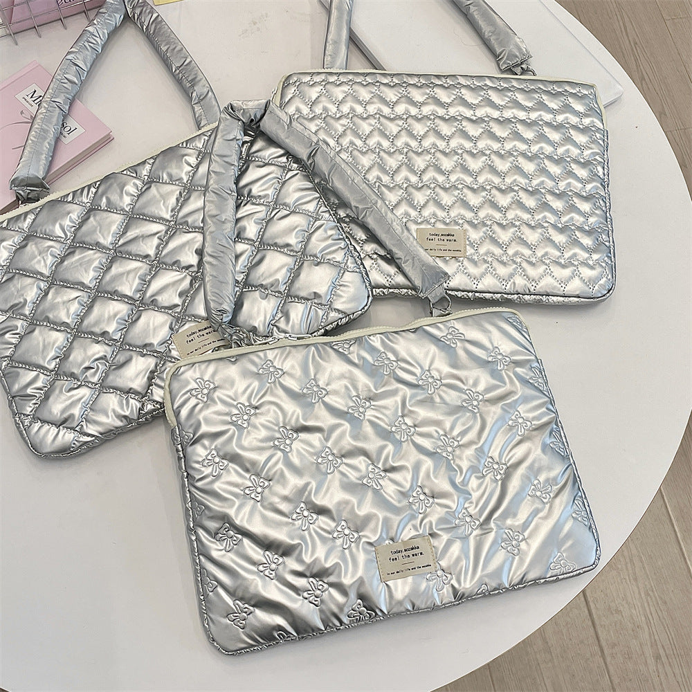 Pochette ordinateur argent métallisé, losanges ou cœurs matelassés
