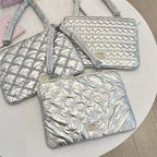 Pochette ordinateur argent métallisé, losanges ou cœurs matelassés