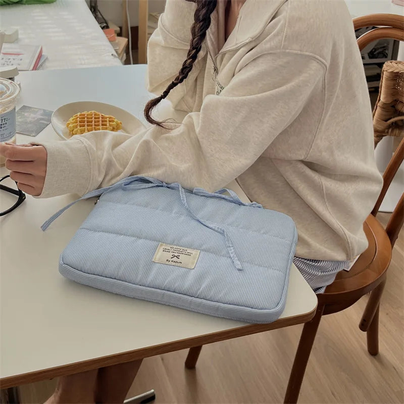 Des rubans noués pour une housse pleine de charme