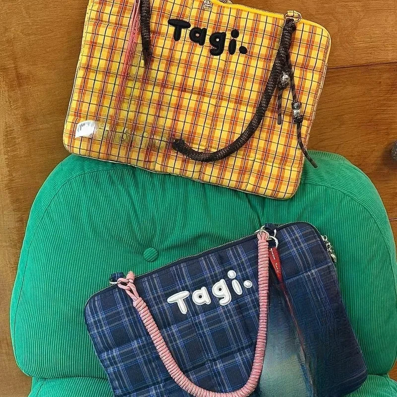 Housse ordinateur matelassée à carreaux tartan, anse en cordon tressé