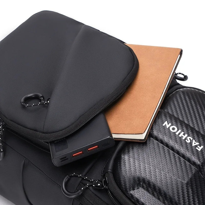 Sac à dos ordinateur homme, poche haute en coque effet carbone