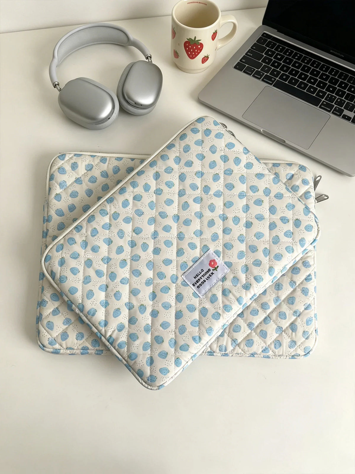 Pochette ordinateur femme matelassée à motif fraises, 11 à 16 pouces