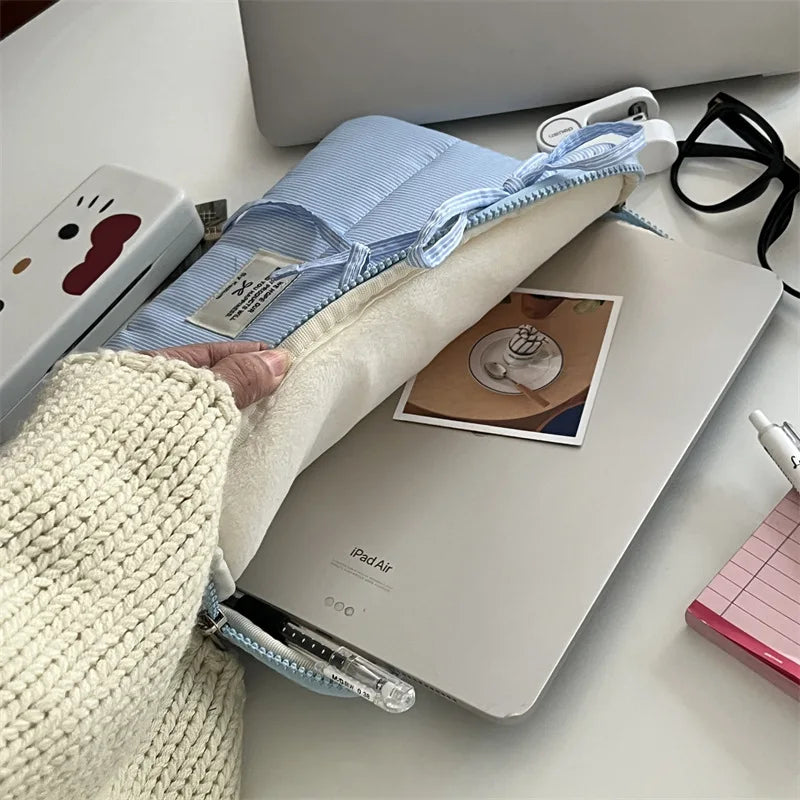 Pochette ordinateur femme matelassée bleu ciel, jusqu'à 16 pouces