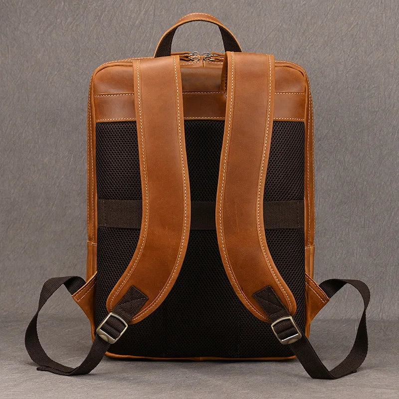 Un sac en cuir huilé qui tient debout seul