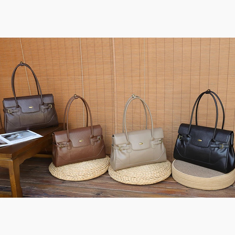 Sac ordinateur cuir femme à rabat et boucles dorées, 37 x 27 cm