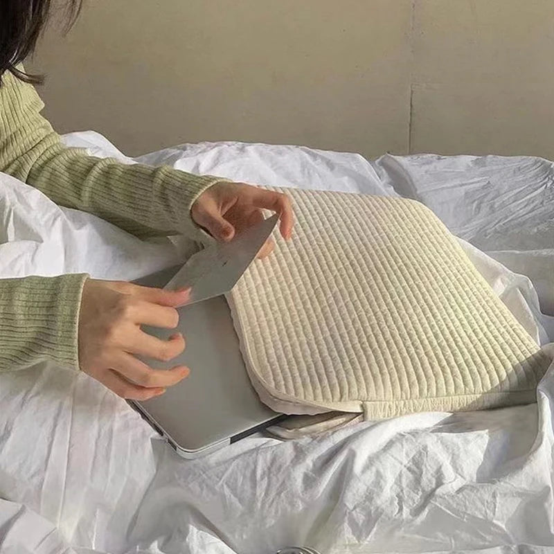 Housse ordinateur matelassée beige ou noire, de 11 à 15,6 pouces