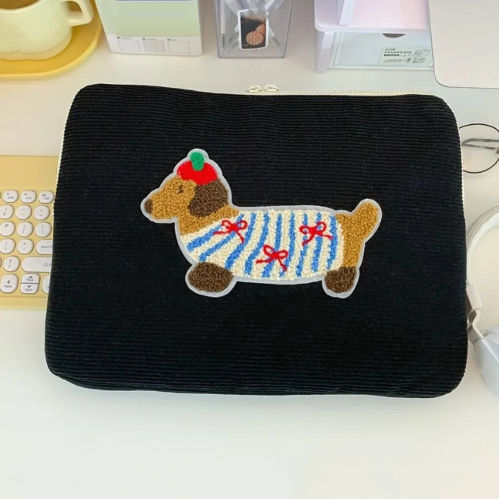 Pochette ordinateur femme en velours côtelé, écusson teckel