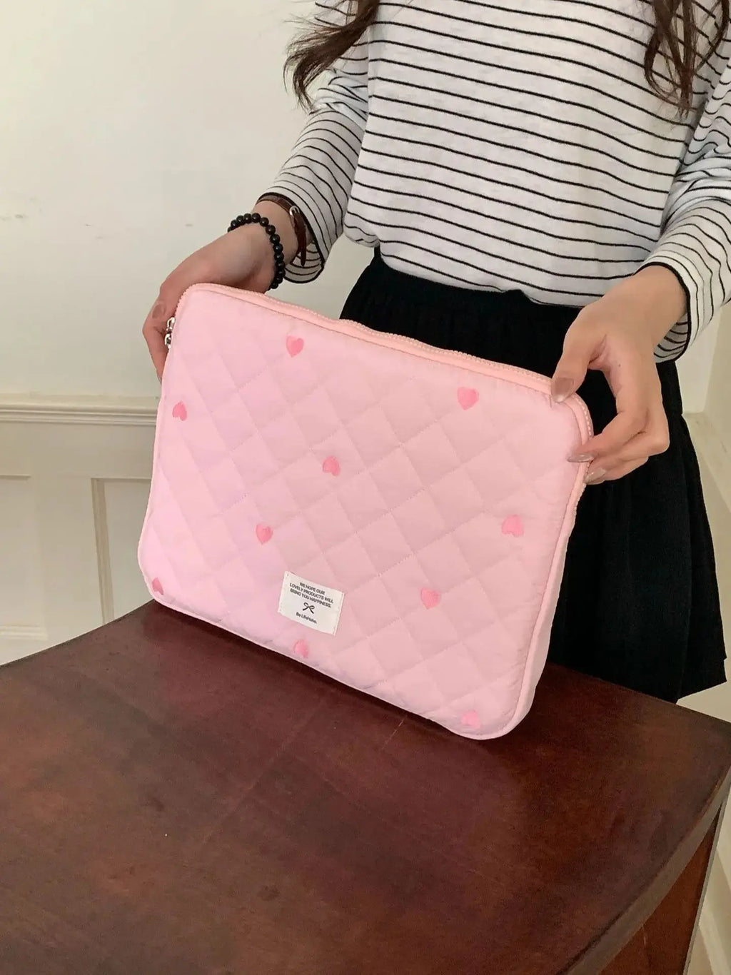 Pochette ordinateur femme matelassée à cœurs brodés, 11 à 16 pouces