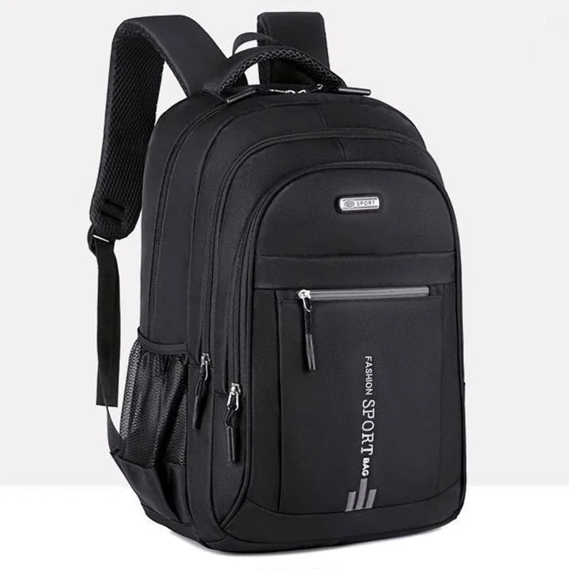 Un sac à dos ordinateur à cinq compartiments zippés