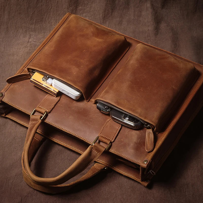 Une sacoche cuir pour homme, du bureau au week-end