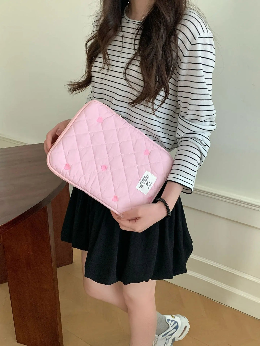 Pochette ordinateur femme matelassée à cœurs brodés, 11 à 16 pouces