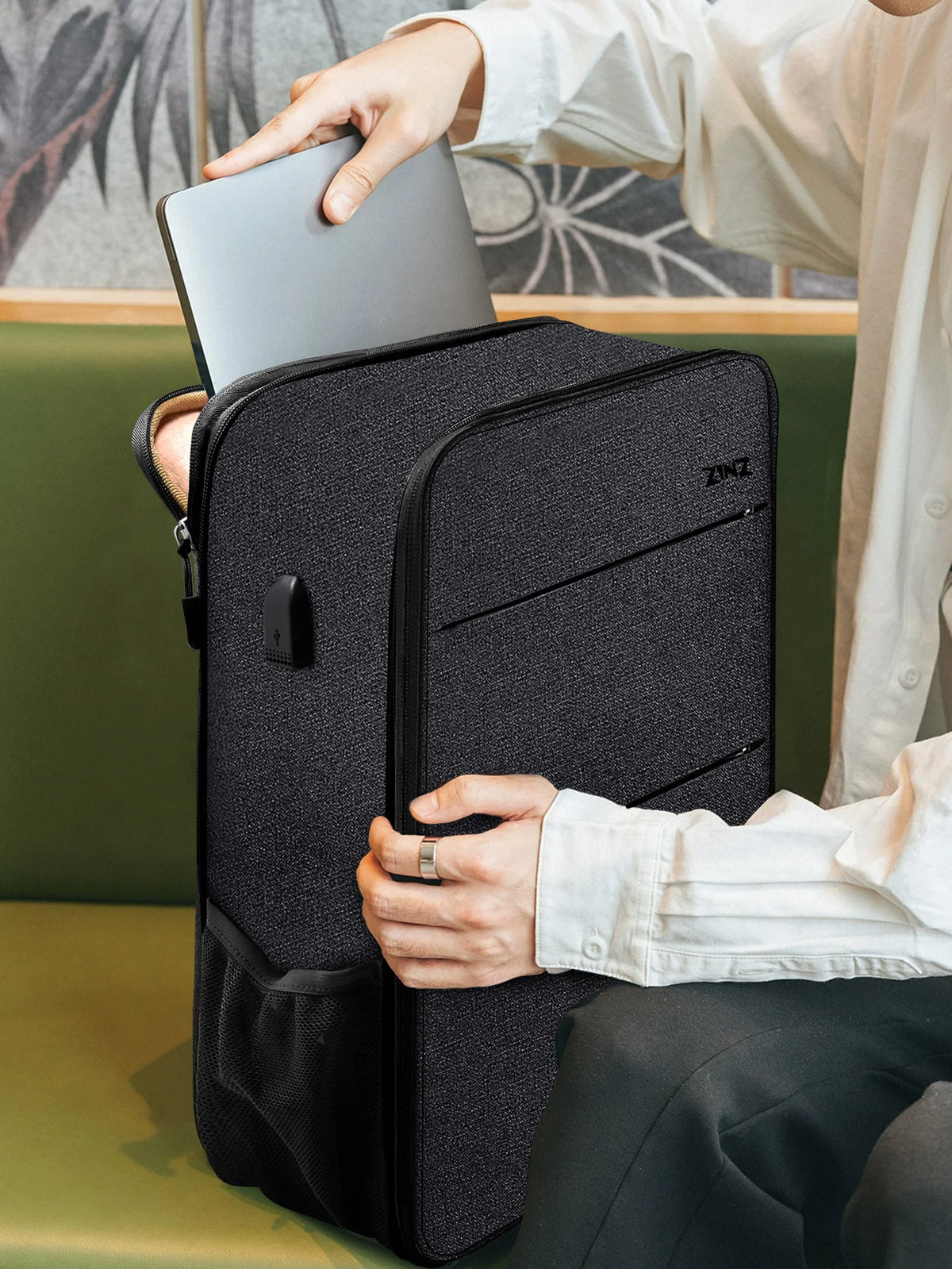 Sac à dos ordinateur 14 pouces extra-plat, port USB et déperlant