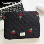Pochette ordinateur femme matelassée noire, cerises brodées