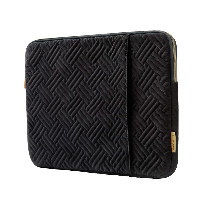 Une pochette ordinateur matelassée doublée de velours