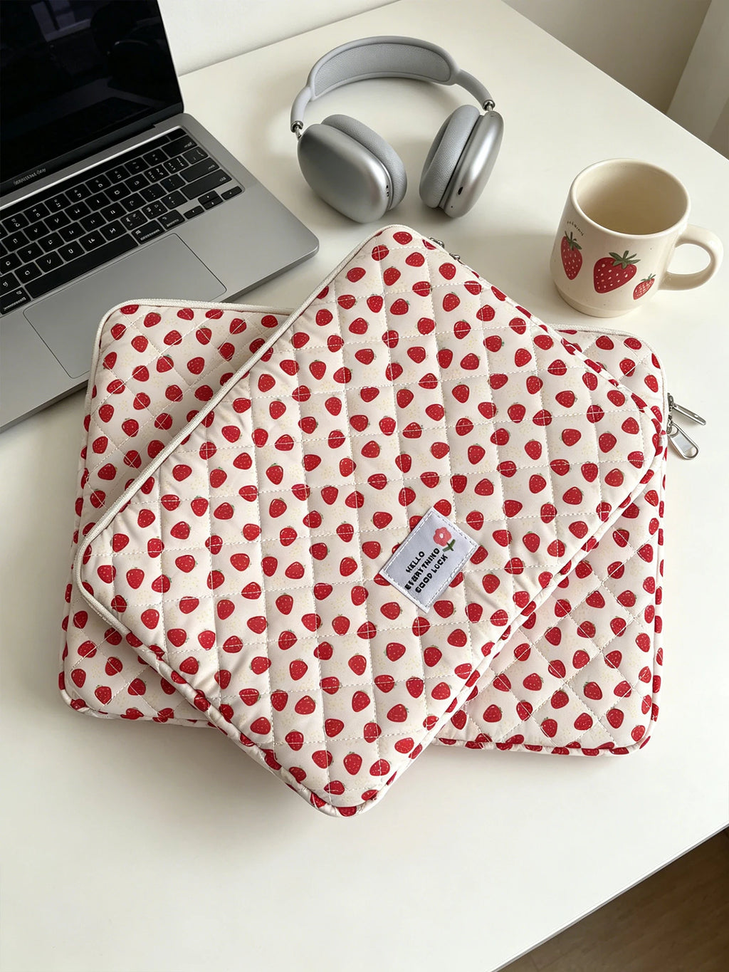 Pochette ordinateur femme matelassée à motif fraises, 11 à 16 pouces