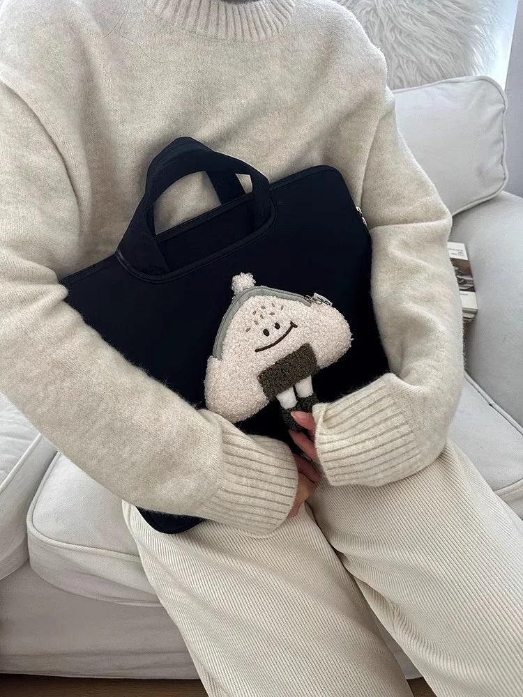 Pochette ordinateur femme noire à poignées et bourse en peluche