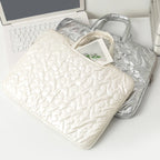 Pochette ordinateur matelassée à poignées, effet doudoune brillant