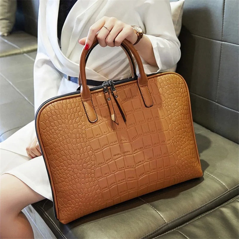 Sac ordinateur femme effet croco noir, à main et bandoulière