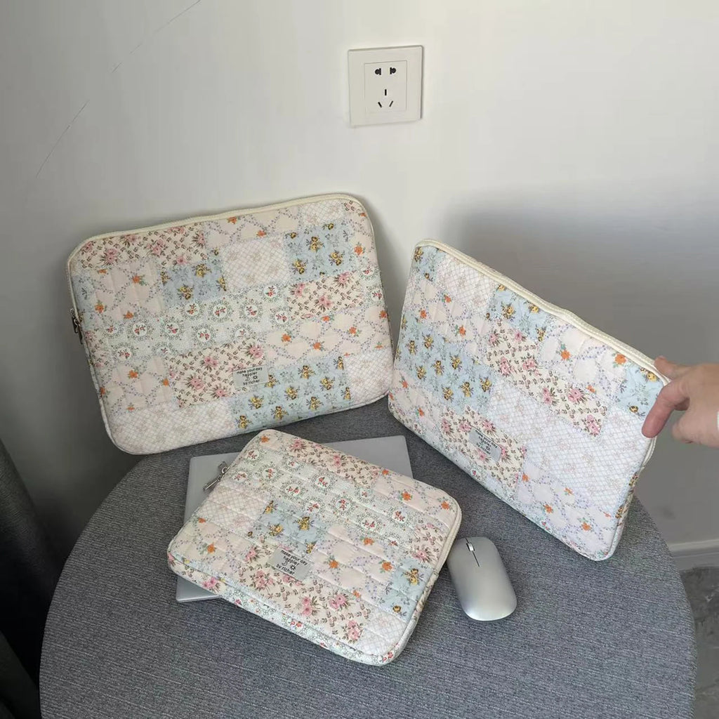 Housse ordinateur matelassée en coton patchwork fleuri, 3 tailles